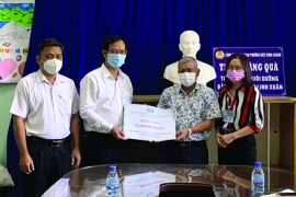 Thăm hỏi, giúp đỡ Trung tâm Bảo trợ trẻ em Linh Xuân