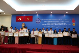 Đón nhận huân chương lao động hạng ba và bằng khen của Thủ tướng Chính phủ
